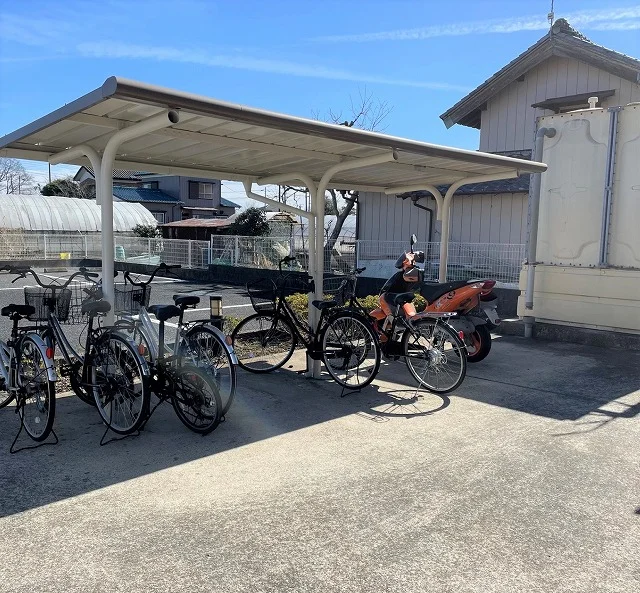 屋根付き自転車置き場