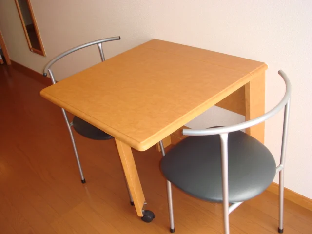 テーブルは折り畳めます。