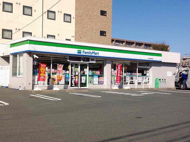 ファミリーマート袋井愛野駅南店まで328メートル