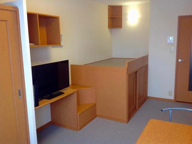 １階フローリング2階絨毯となっております。