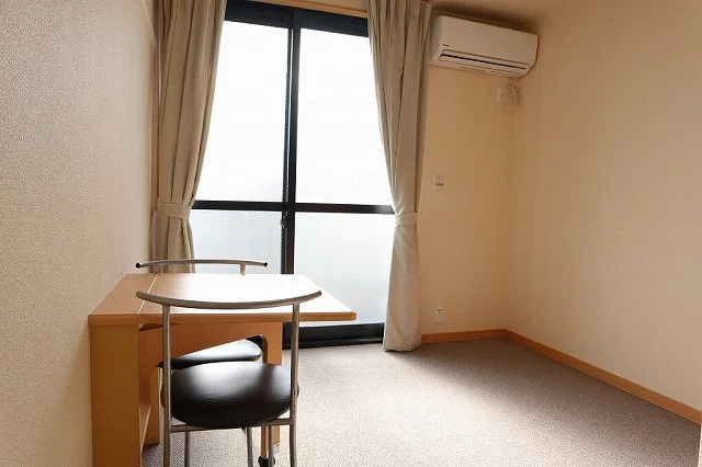 お部屋によって絨毯の種類・家電のメーカー等が異なります