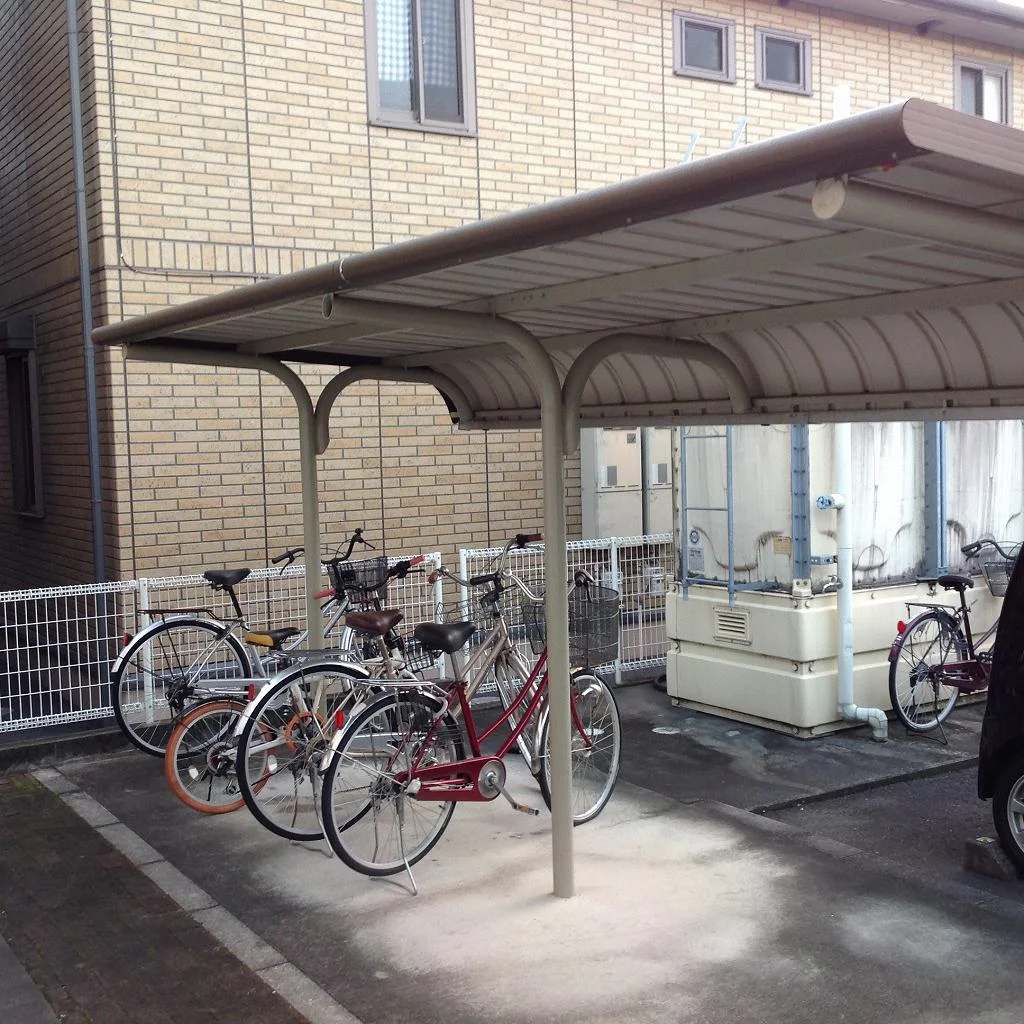 屋根付き駐輪場です！