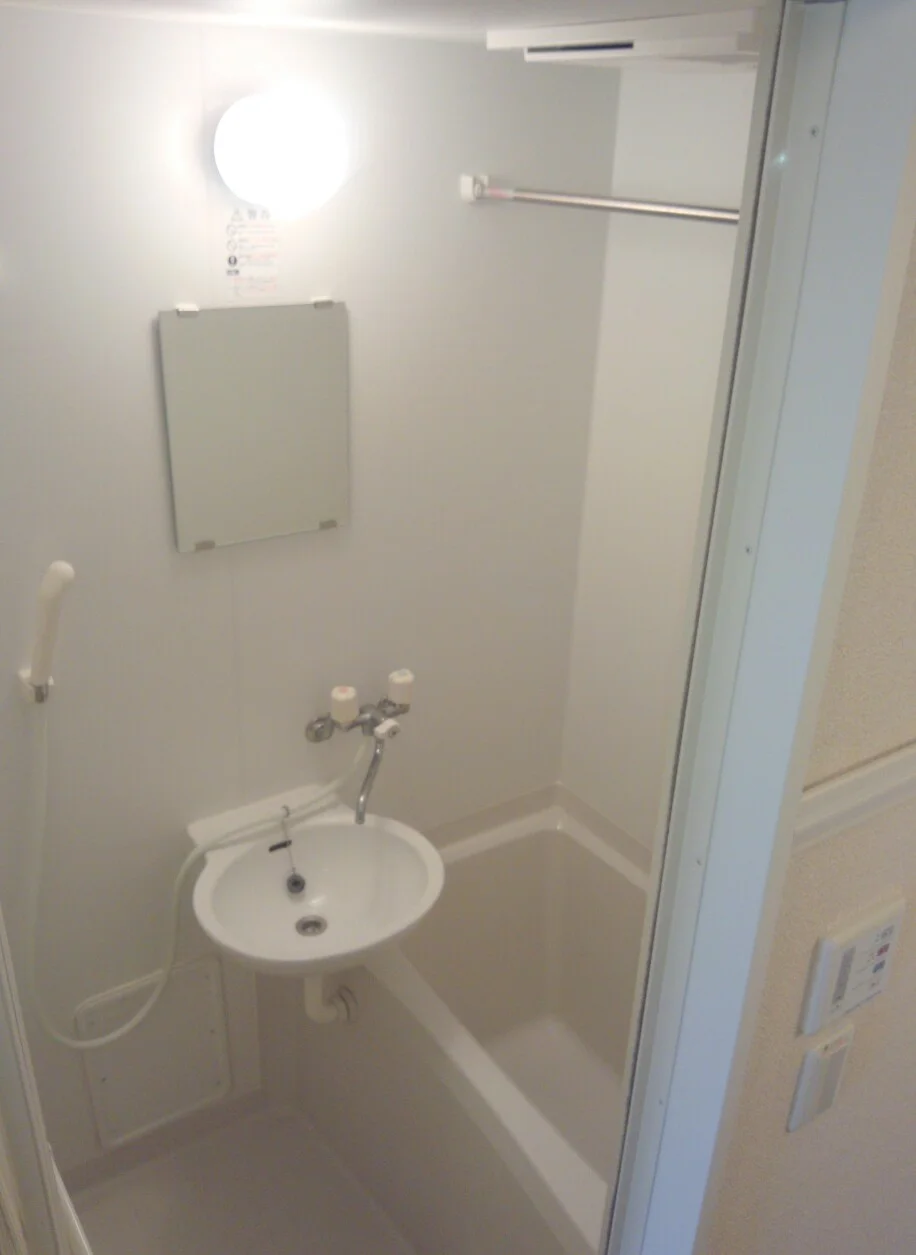 浴室乾燥機付きで雨の日の洗濯も安心。