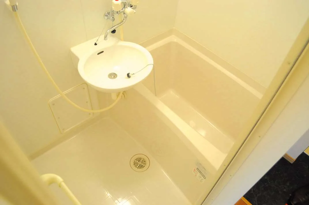 浴室乾燥機つきで洗濯物も干せます！