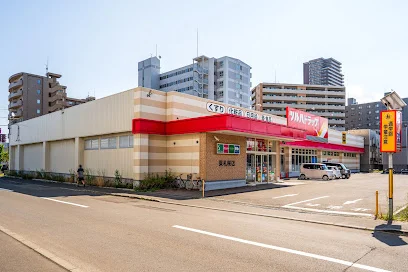 ツルハドラッグ　東札幌店まで700m