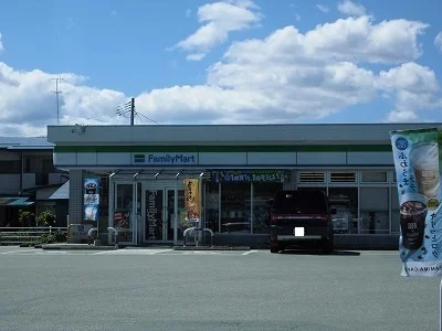 ファミリーマート河北体育館前店まで210m