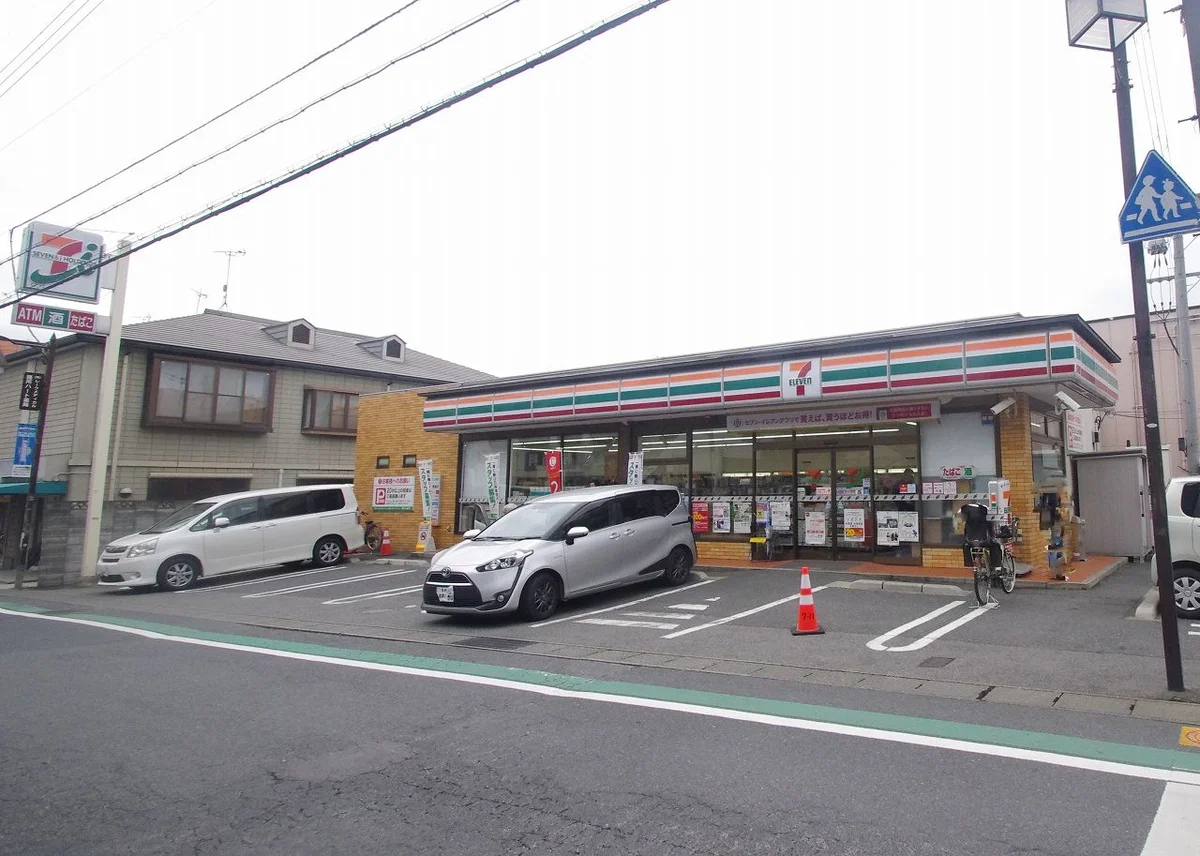 徒歩約１分の立地にコンビニ有