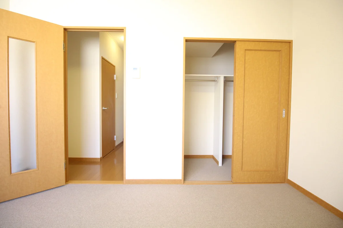 2Fは絨毯仕様です。（※写真は家具・家電無しタイプ）