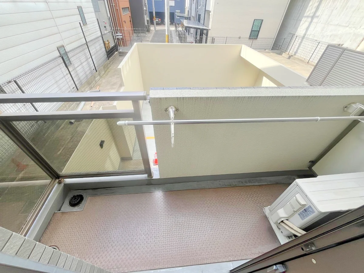 ベランダがあるのでお天気のいい日には洗濯物を干せます☀