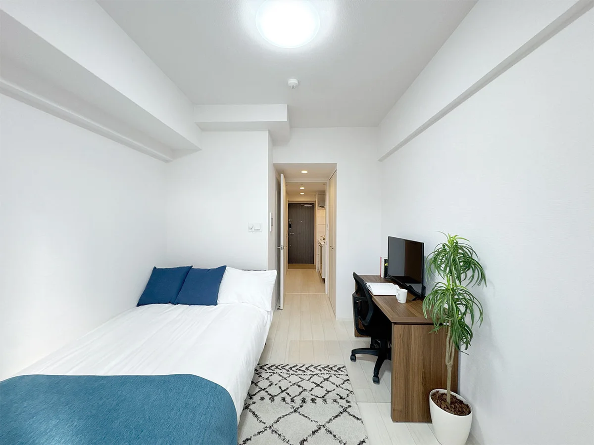 写真はお部屋のイメージです。ラグなどの室内装飾はございません。