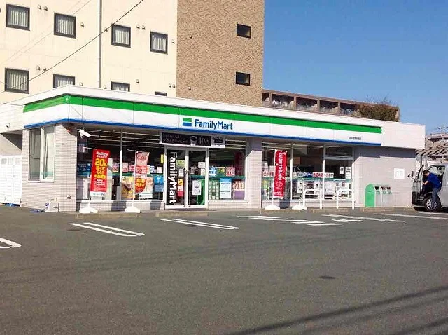 ファミリーマート袋井愛野駅南店まで612メートル