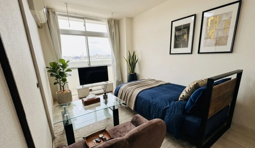 ※植木と額とクッションなどは写真用です。