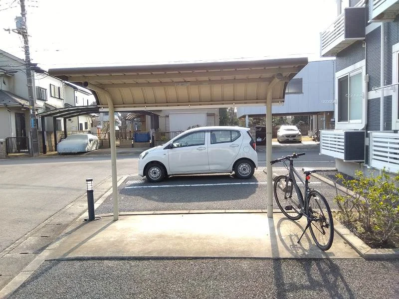 屋根付き駐輪場完備