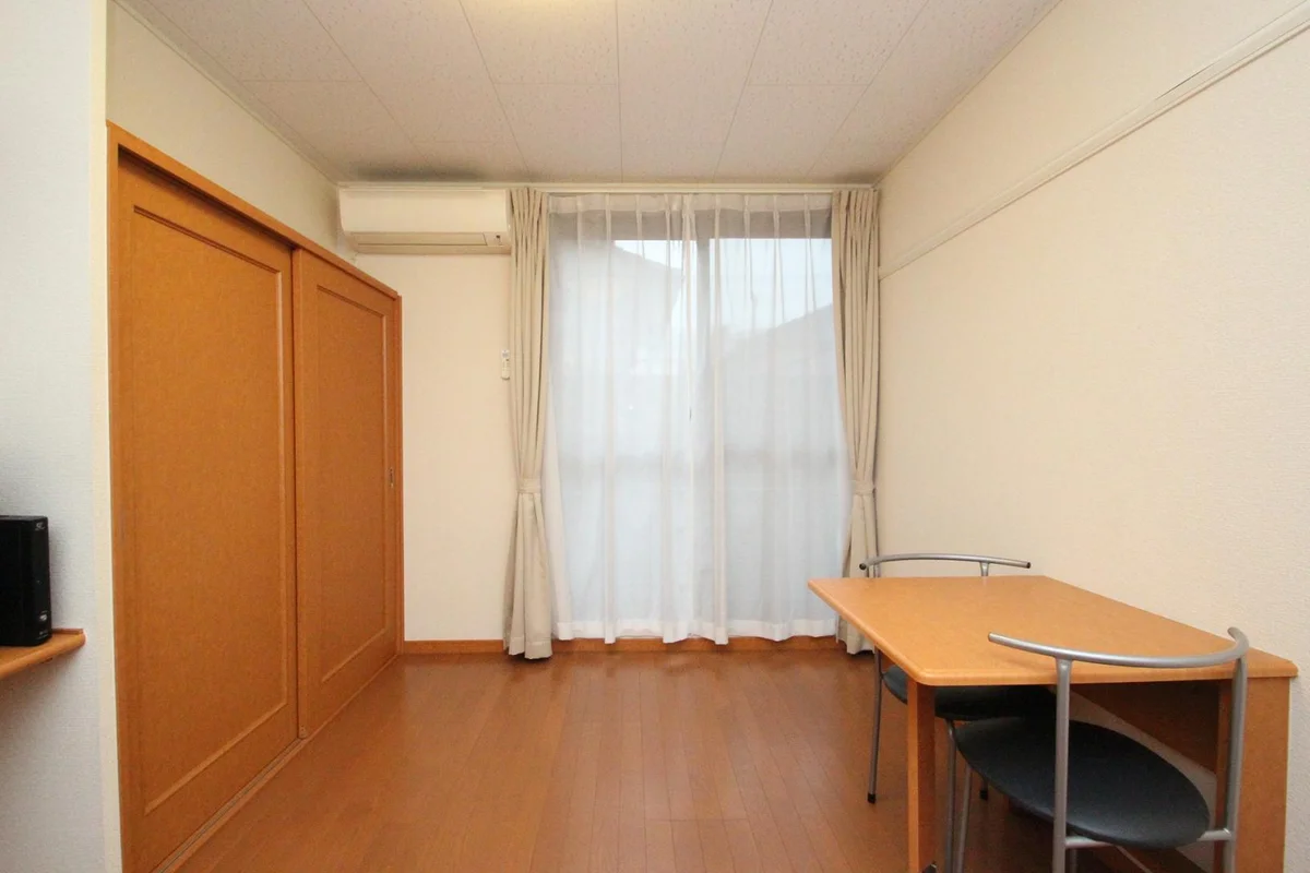 １Ｆ　フローリング　２Ｆ　カーペット