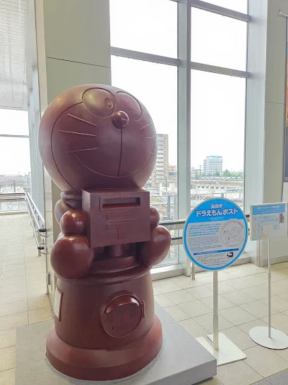 ドラえもんポストまで車で4分