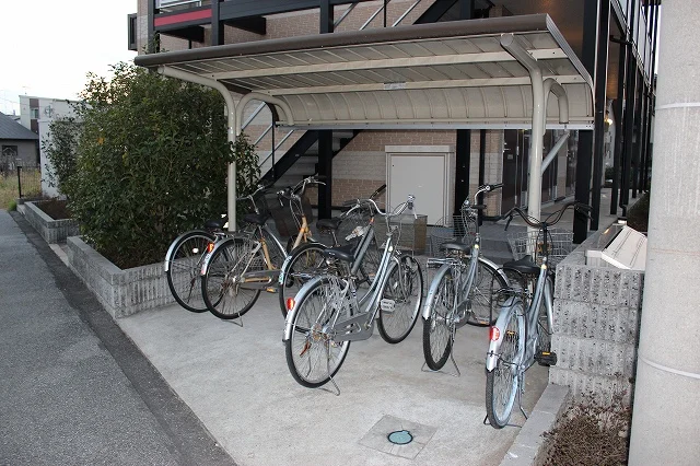 屋根付駐輪場完備