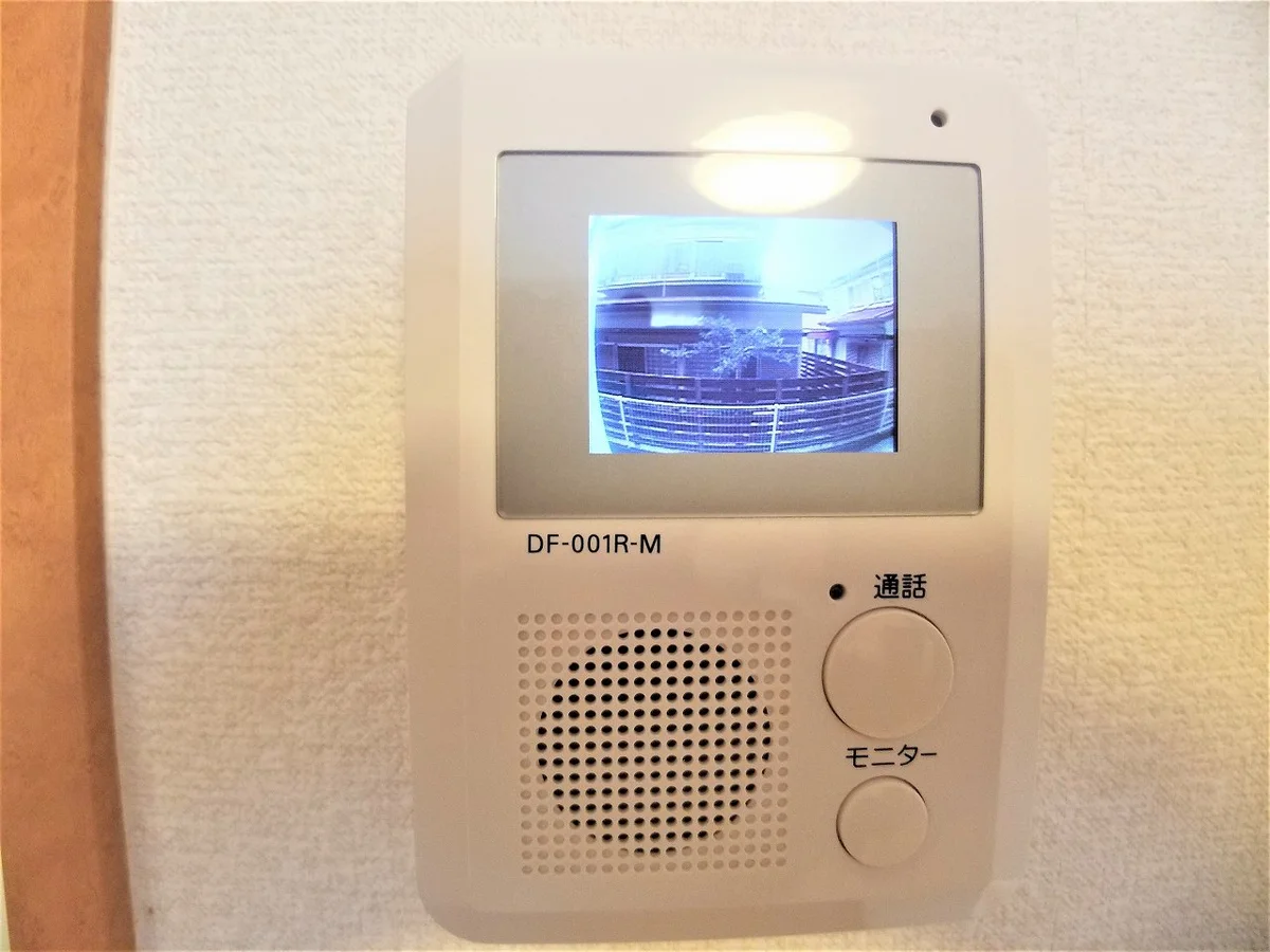 モニター付きインターホンなので安心です。