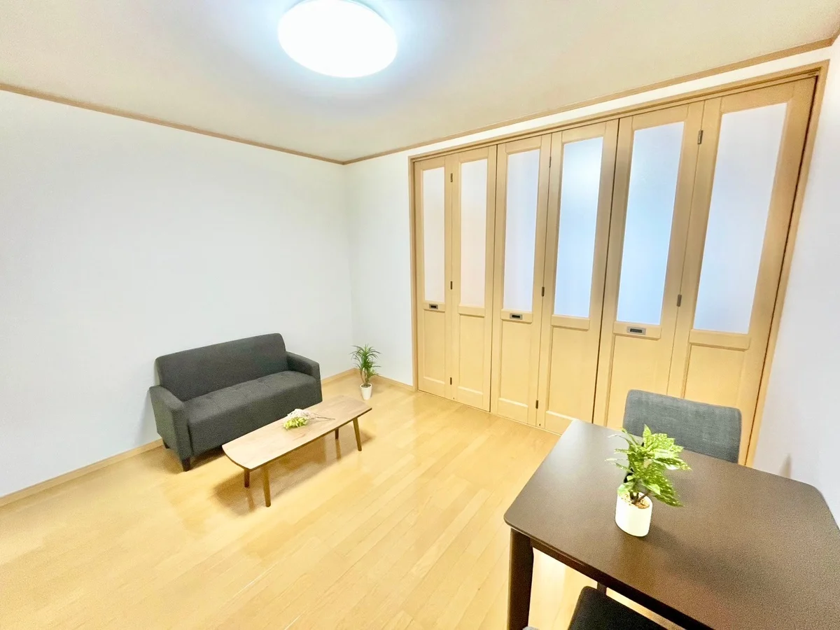 ※撮影用の観葉植物・食器調理器具・雑貨類等はございません。※図面・写真は現況優先。