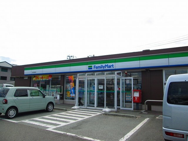 ファミリーマート山形空港前店まで1280m