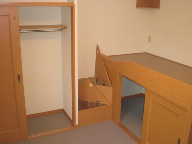 1F フローリング　２Ｆ　カーペット