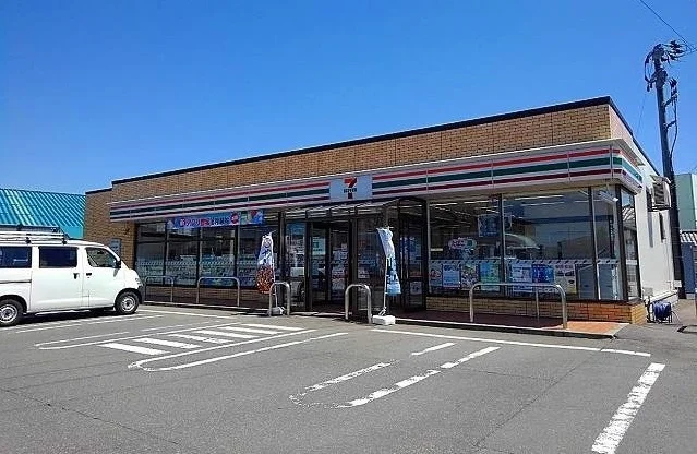 セブンイレブン四ツ小屋店まで750m