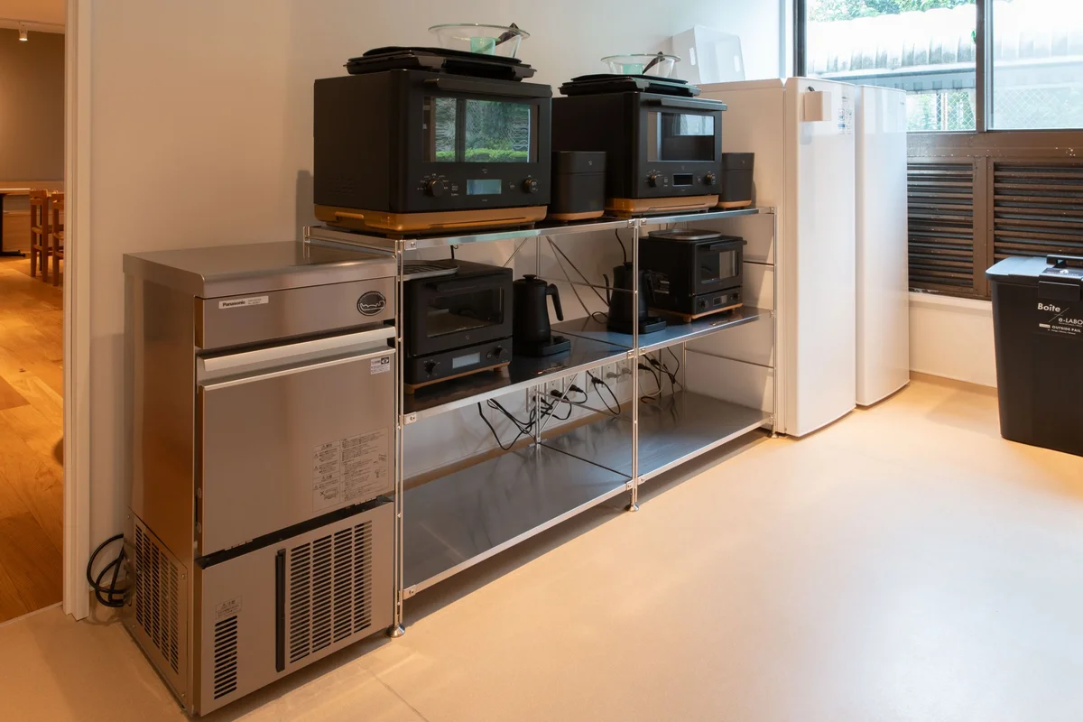 冷凍庫や電子レンジ、トースターなどの家電が自由に使えます。