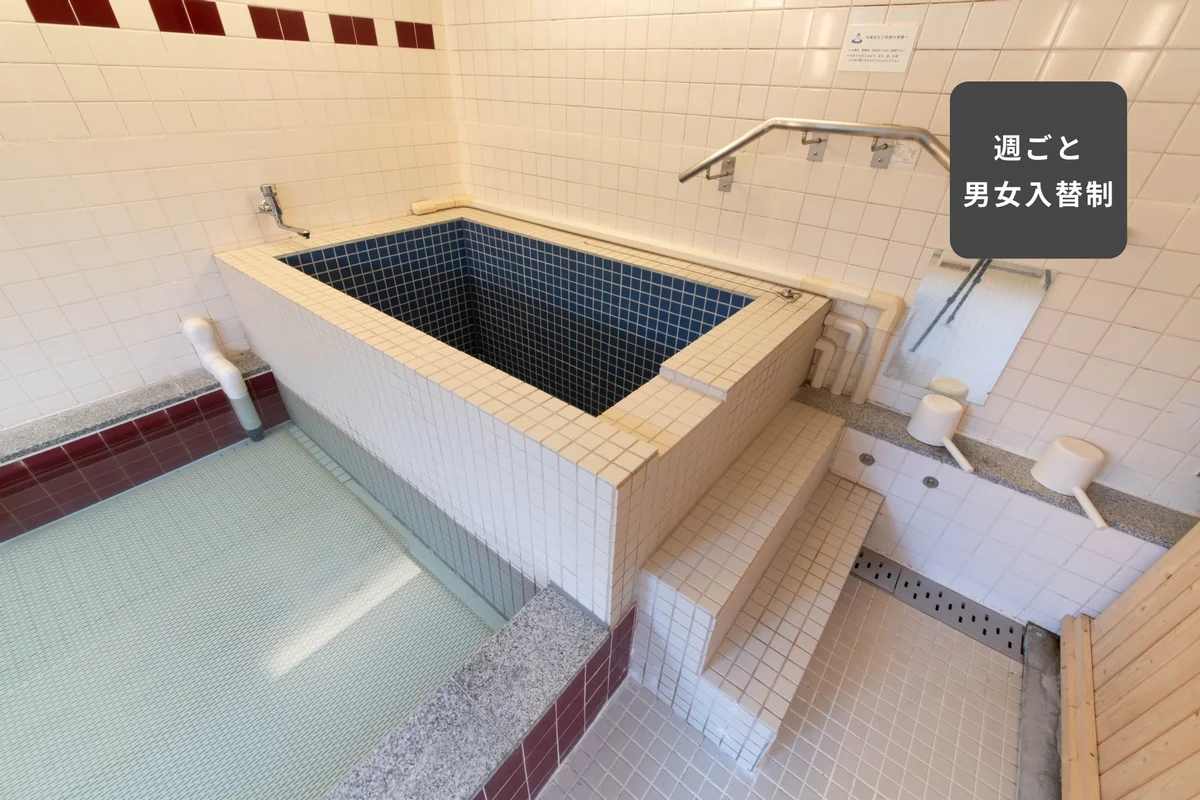 水風呂はしっかり深さがあります。