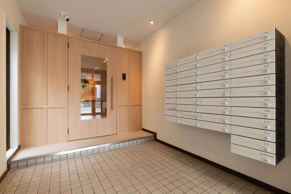 集合ポストに加えて、宅配ボックスも設置しているのでネット通販もできますよ！