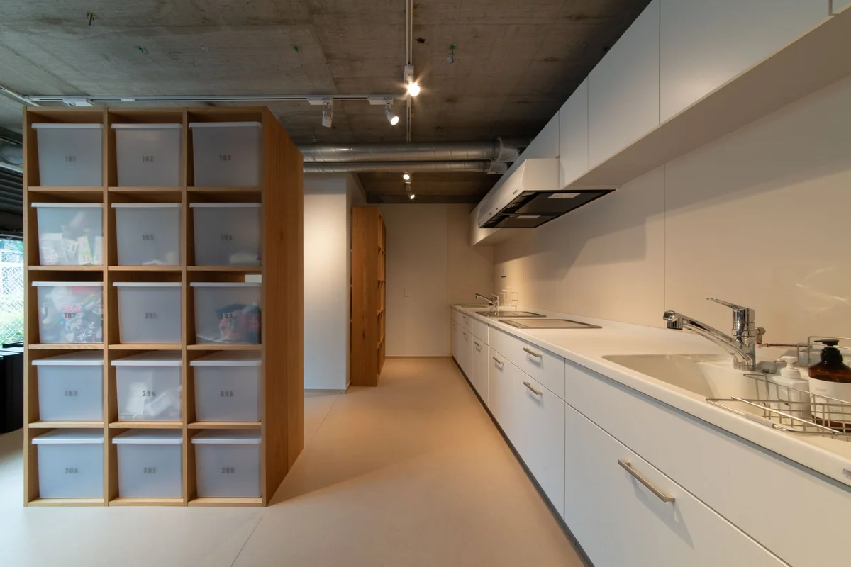 部屋ごとのストッカーが便利！調味料や保存食材はここにストックしておけます。