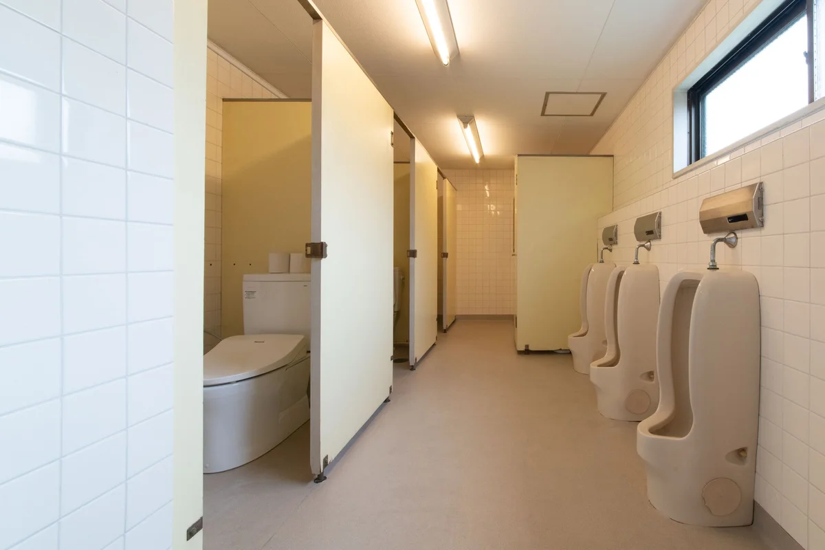 お手洗いは既存を活かしつつウォシュレット付きに変わりました！