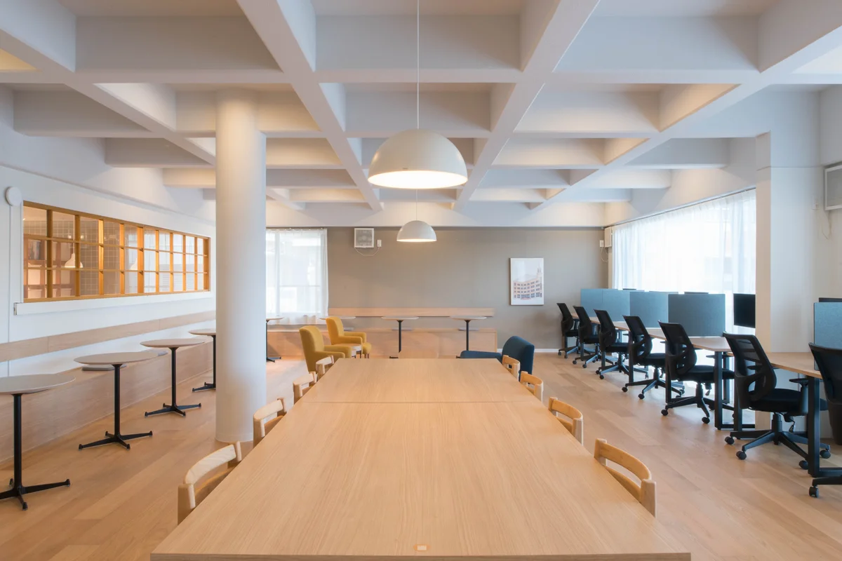 無垢床の気持ちいい空間で思い思いにお過ごしいただけますよ。