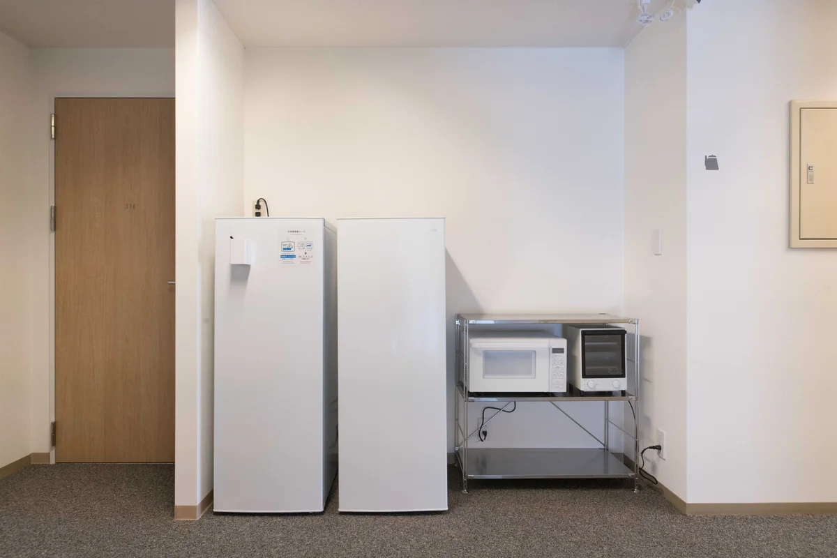 各階には簡単な調理にご利用いただける、電子レンジ・トースター・冷凍庫をご用意。