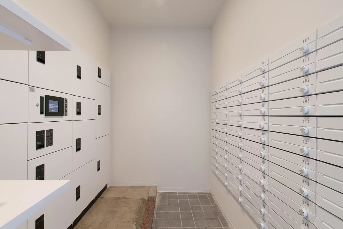 宅配ボックスと各お部屋ごとの郵便受けも完備しています。