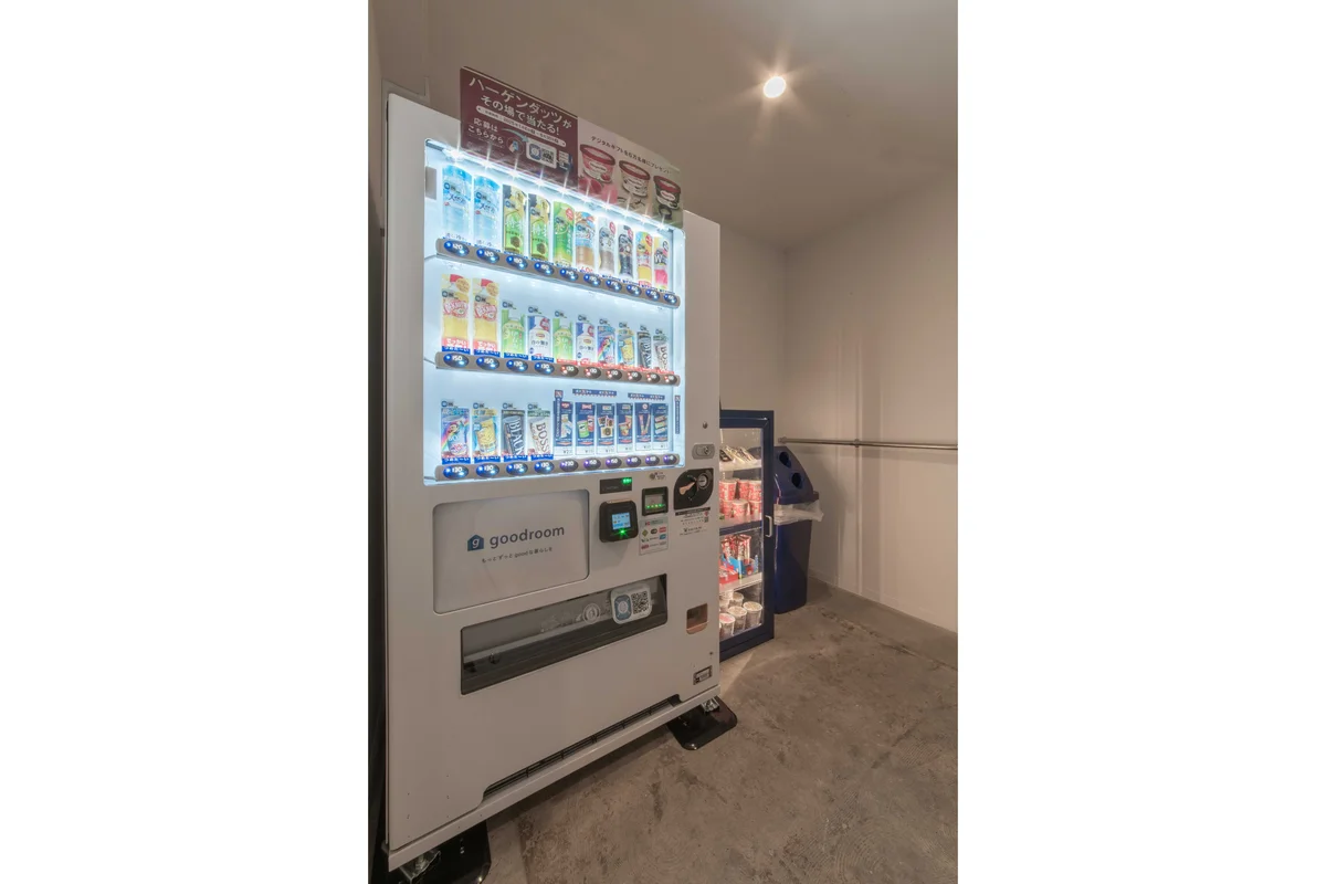 軽飲食の自動販売機もあります！
