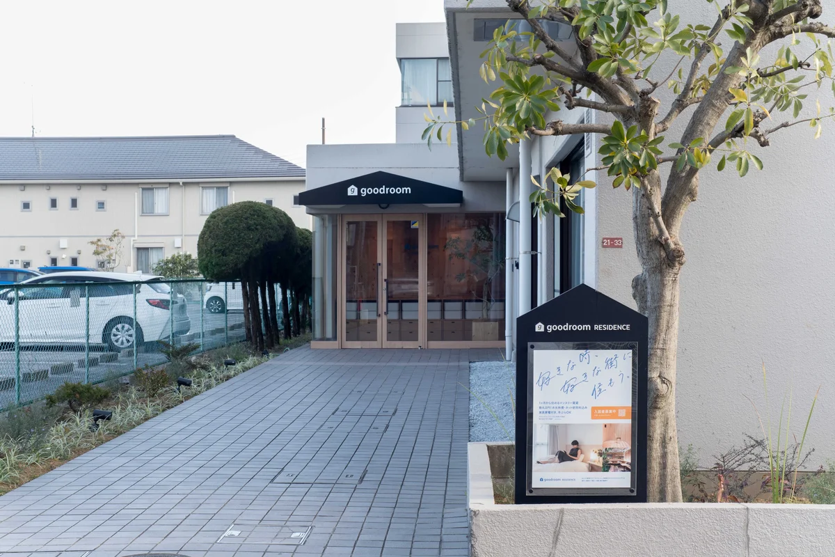 こちらは建物入り口です。