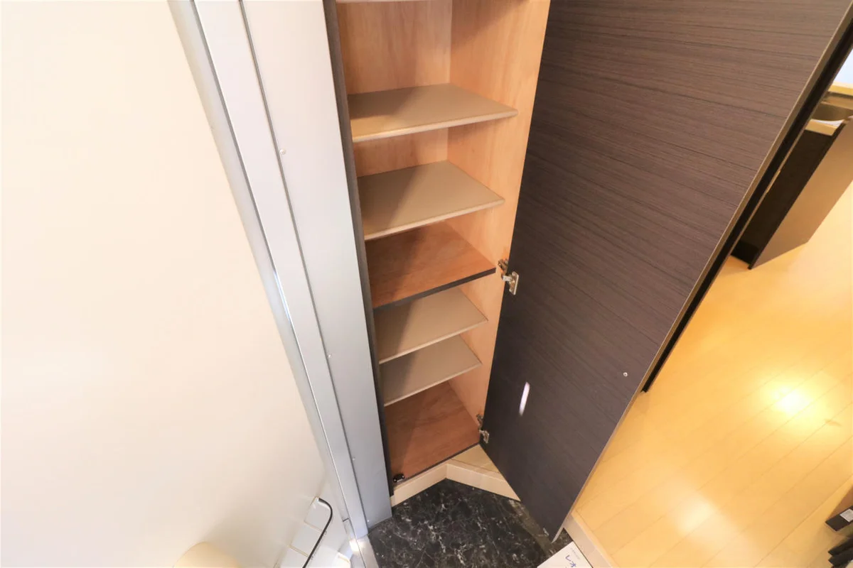 大型シューズボックス完備により女性でも収納安心