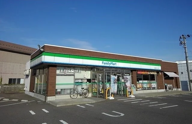 ファミリーマート 寺内イサノまで450m