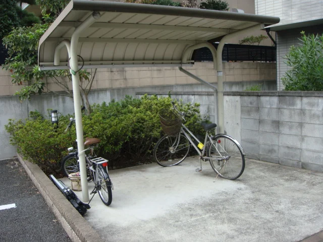 屋根付き駐輪場です！