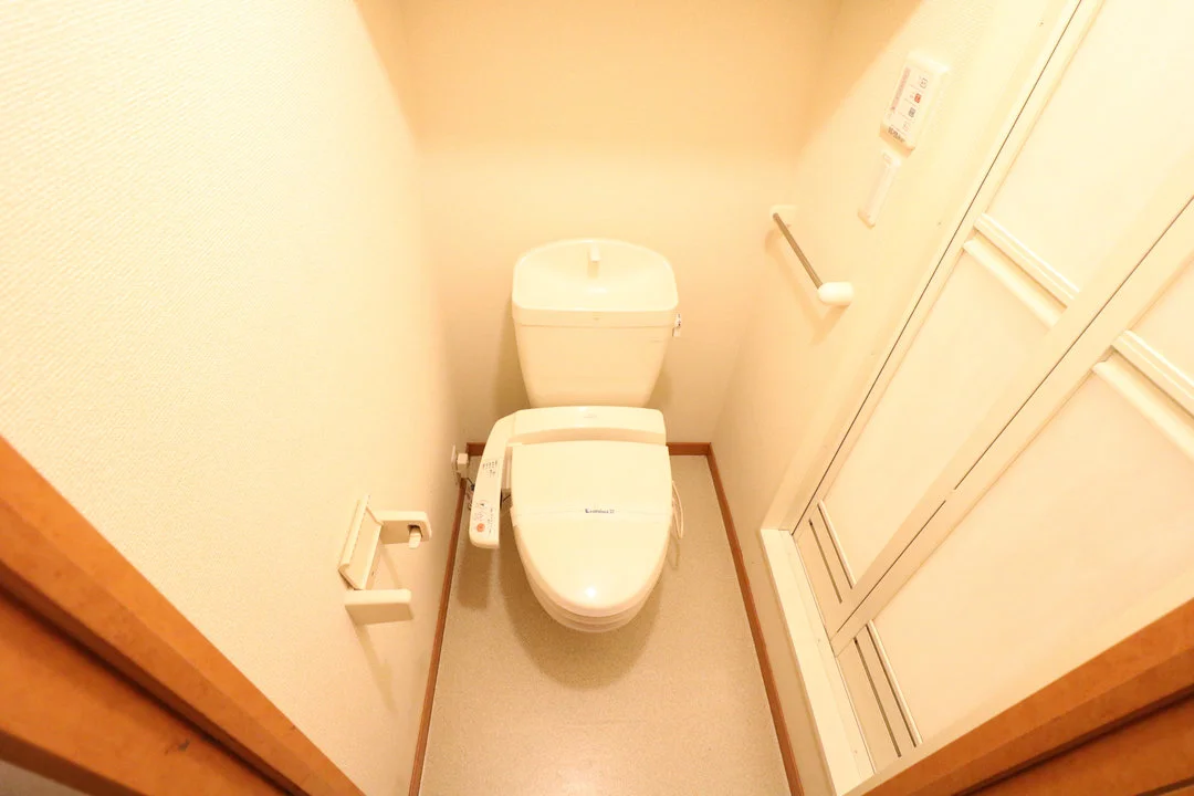 快適な温水洗浄便座付きトイレになります。