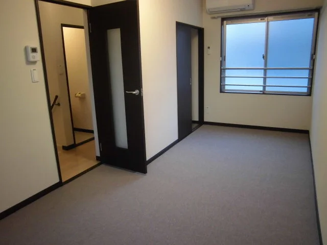 写真イメージです。床はフローリングです。