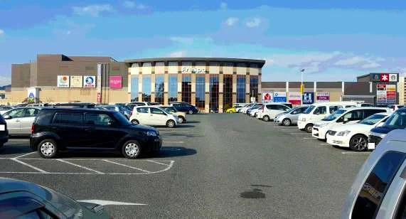 商業施設まで1.1ｋｍ　徒歩約13分