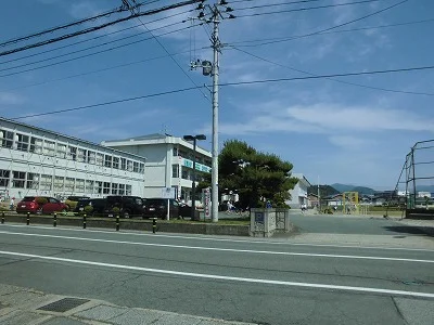 東根市立東根中部小学校まで950m