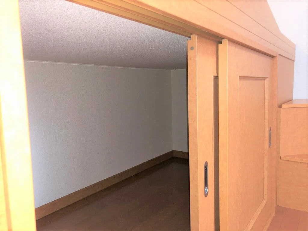 居室：１Fはフローリング　2Fは絨毯