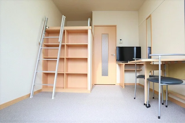 １Ｆ　フローリング　２/３Ｆ　カーペット