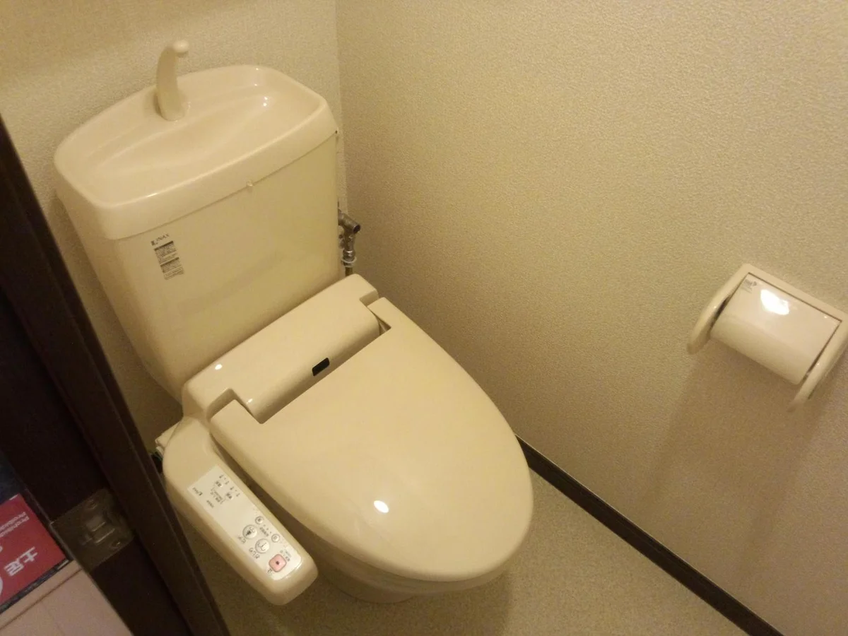 温水洗浄便座付きのトイレです。