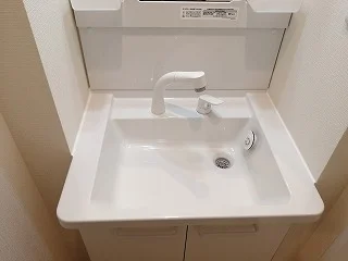 独立洗面台で朝の準備もスムーズです。