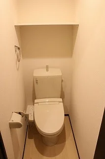 温水洗浄便座も付いて衛生的です。