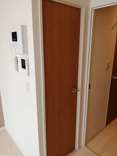 クローゼットの収納も大きくて使い易いです。