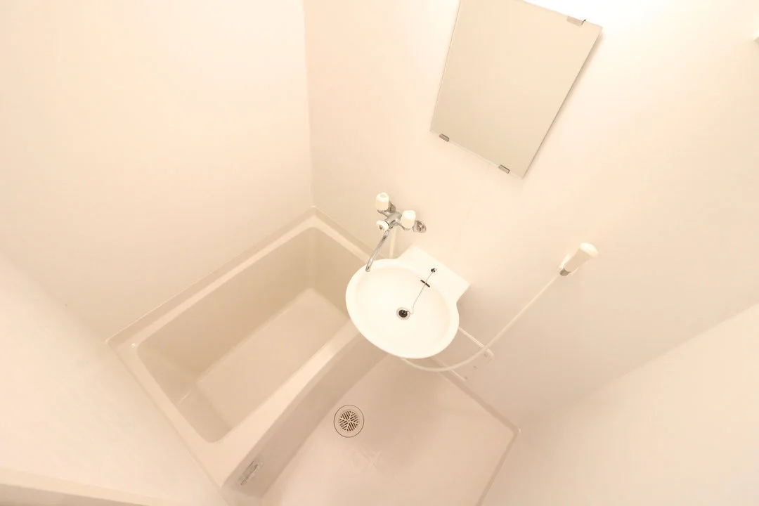 浴室乾燥機付きにより冬場でも洗濯物が安心して乾かせます。