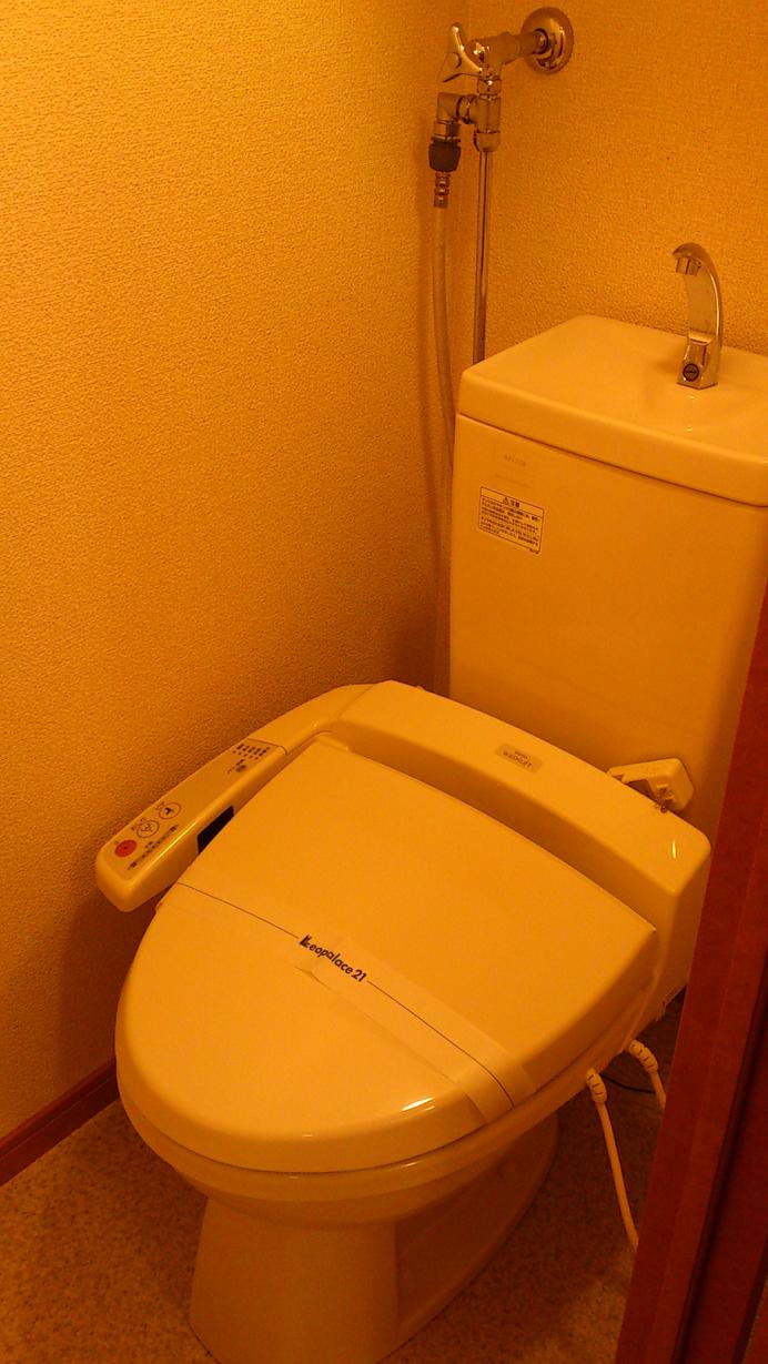 トイレです☆なんとウォシュレット付！！